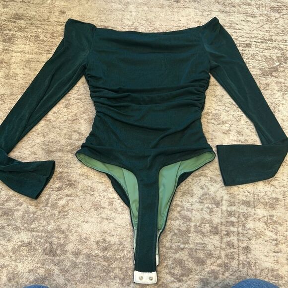Not ours to keep Marilla Elegant Green Long Sleeve Bodysuit small - Picture 6 of 10